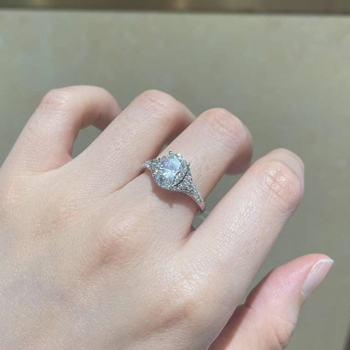 Egg shaped Women's Ring S925 Silver Plated Platinum Customized Selection Main Stone Moissanite Diamond 2.0ct/Secondary Stone High Carbon Diamond